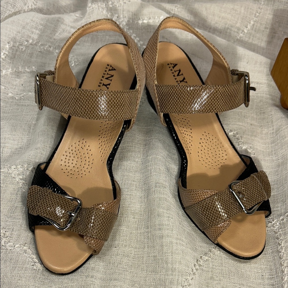 Anyi Lu almost NEW made in Italy leather wedge sandal